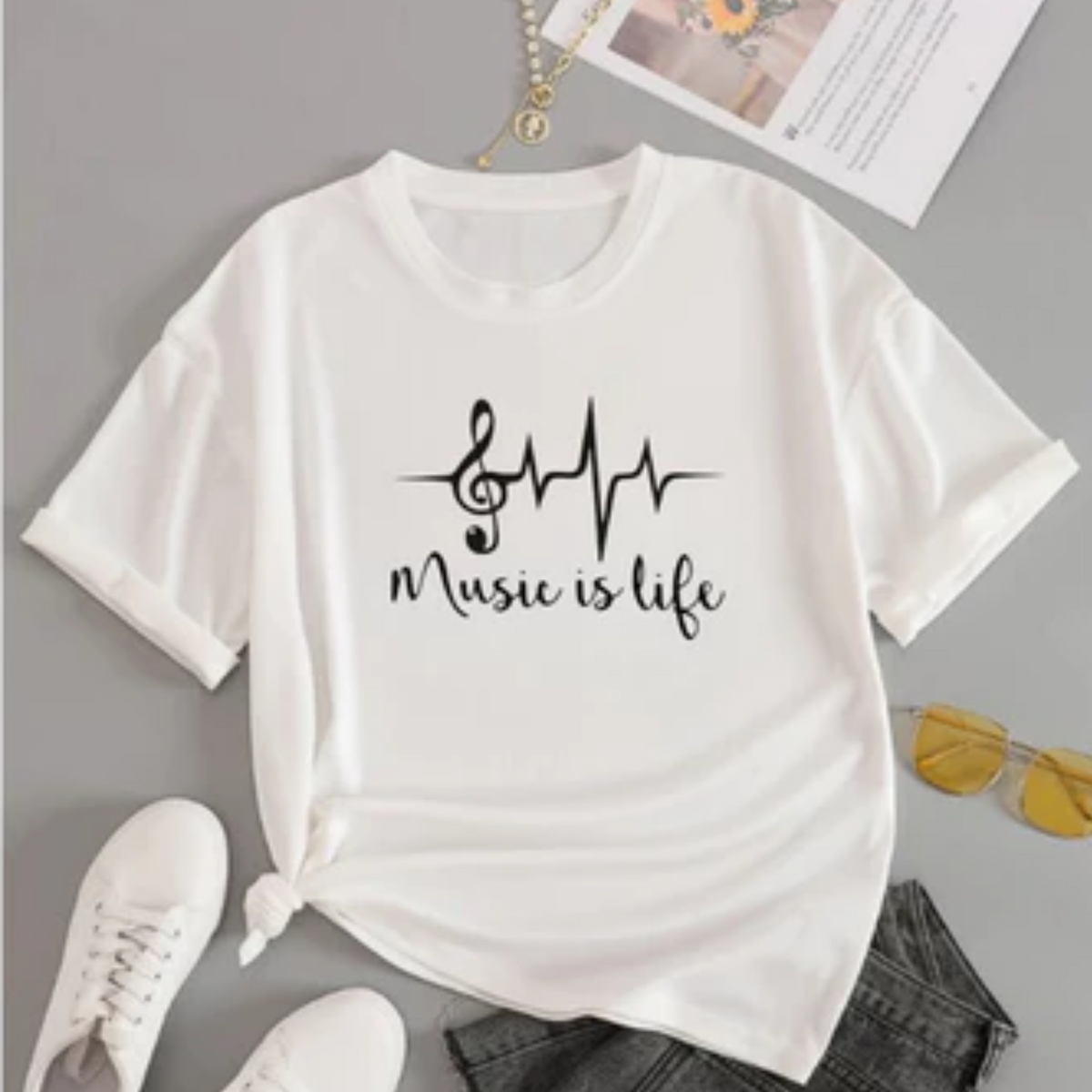 Camiseta Feminina Gola Redonda Music Is Life